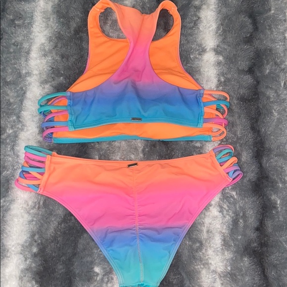 ✨𝙷𝚘𝚕𝚕𝚒𝚜𝚝𝚎𝚛 𝙱𝚒𝚔𝚒𝚗𝚒 𝚂𝚎𝚝✨ - Picture 2 of 2